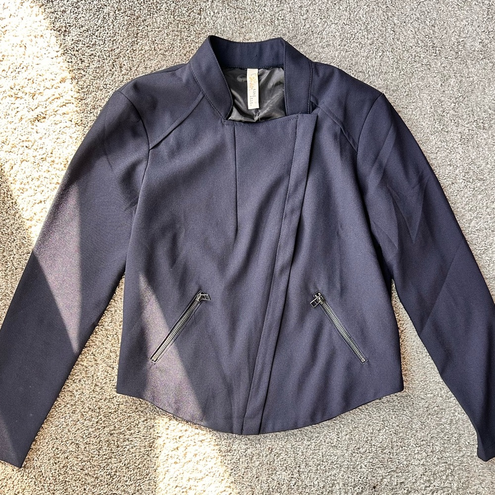 BNWOT Women’s Crepe Fitted Navy Jacket